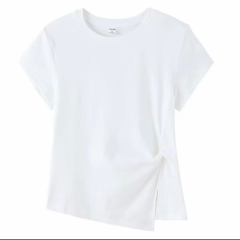 Joyjocey Classic Side-Knot Cotton T-Shirt in white with short sleeves, crew neck and an asymmetrical side slit.