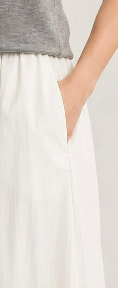 Functional side pocket detail on the creamy white Joyjocey High-Waist Pleated A-Line Skirt.